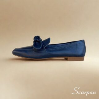 Características do Mocassim em Couro com Laço Scarpan Material: Couro legítimo super macio Forro: Sem forro, proporcionando maior frescor e respirabilidade Palmilha: Em EVA macio, que absorve impactos e garante conforto Solado: Produzido em TR, leve, flexível e antiderrapante Solto: Altura de 1,5 centímetros Detalhe: Cabedal com laço em couro, que adiciona charme e elegância Estilo: Mocassim feminino leve, moderno e versátil