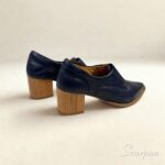 Abotinado em Couro Bota bico fino Salto Bloco. Referência: 106.174 Material Cabedal: Couro Material Forro: Têxtil Gênero: Feminino Salto: 6,5 cm Solado: TR ante derrapante