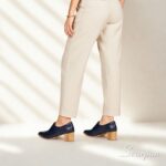 Abotinado em Couro Bota bico fino Salto Bloco. Referência: 106.174 Material Cabedal: Couro Material Forro: Têxtil Gênero: Feminino Salto: 6,5 cm Solado: TR ante derrapante