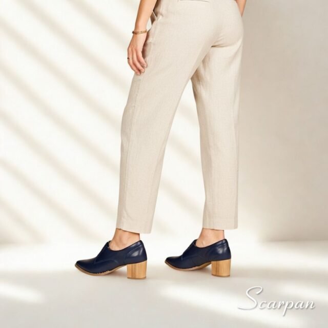 Abotinado em Couro Bota bico fino Salto Bloco. Referência: 106.174 Material Cabedal: Couro Material Forro: Têxtil Gênero: Feminino Salto: 6,5 cm Solado: TR ante derrapante
