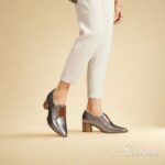 Oxford em Couro com Elástico e Salto Bloco 106.174 Prata Velha - Imagem 5