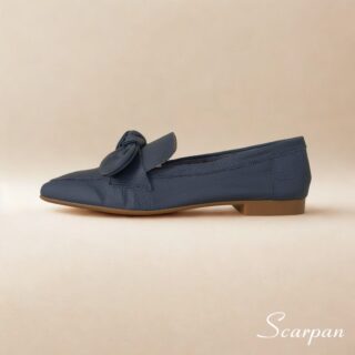 Características do Mocassim em Couro com Laço Scarpan Material: Couro legítimo super macio Forro: Sem forro, proporcionando maior frescor e respirabilidade Palmilha: Em EVA macio, que absorve impactos e garante conforto Solado: Produzido em TR, leve, flexível e antiderrapante Solto: Altura de 1,5 centímetros Detalhe: Cabedal com laço em couro, que adiciona charme e elegância Estilo: Mocassim feminino leve, moderno e versátil