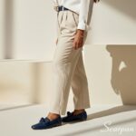 Características do Mocassim em Couro com Laço Scarpan Material: Couro legítimo super macio Forro: Sem forro, proporcionando maior frescor e respirabilidade Palmilha: Em EVA macio, que absorve impactos e garante conforto Solado: Produzido em TR, leve, flexível e antiderrapante Solto: Altura de 1,5 centímetros Detalhe: Cabedal com laço em couro, que adiciona charme e elegância Estilo: Mocassim feminino leve, moderno e versátil