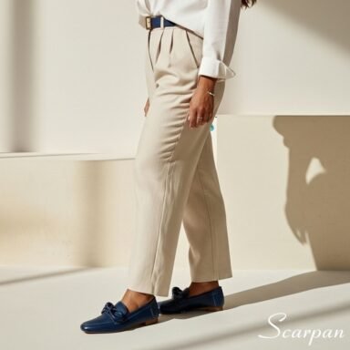 Características do Mocassim em Couro com Laço Scarpan Material: Couro legítimo super macio Forro: Sem forro, proporcionando maior frescor e respirabilidade Palmilha: Em EVA macio, que absorve impactos e garante conforto Solado: Produzido em TR, leve, flexível e antiderrapante Solto: Altura de 1,5 centímetros Detalhe: Cabedal com laço em couro, que adiciona charme e elegância Estilo: Mocassim feminino leve, moderno e versátil