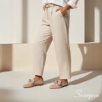 Características do Mocassim em Couro com Laço Scarpan Material: Couro cor Nude legítimo super macio Forro: Sem forro, proporcionando maior frescor e respirabilidade Palmilha: Em EVA macio, que absorve impactos e garante conforto Solado: Produzido em TR, leve, flexível e antiderrapante Solto: Altura de 1,5 centímetros Detalhe: Cabedal com laço em couro, que adiciona charme e elegância Estilo: Mocassim feminino leve, moderno e versátil