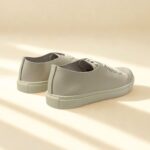 Tênis casuais super macio em Couro. Um modelo super casual e muito confortável que pode ser usado em diversas ocasiões Referência: Mia Material Cabedal: Couro Legítimo Material Forro: Têxtil Gênero: Feminino Altura do Solado 2 cm Peso: 700 g