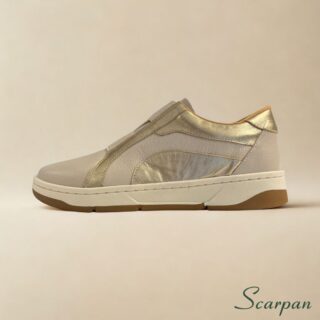 Tênis Feminino de Couro com Elástico nas cores ouff white com detalhes ouro