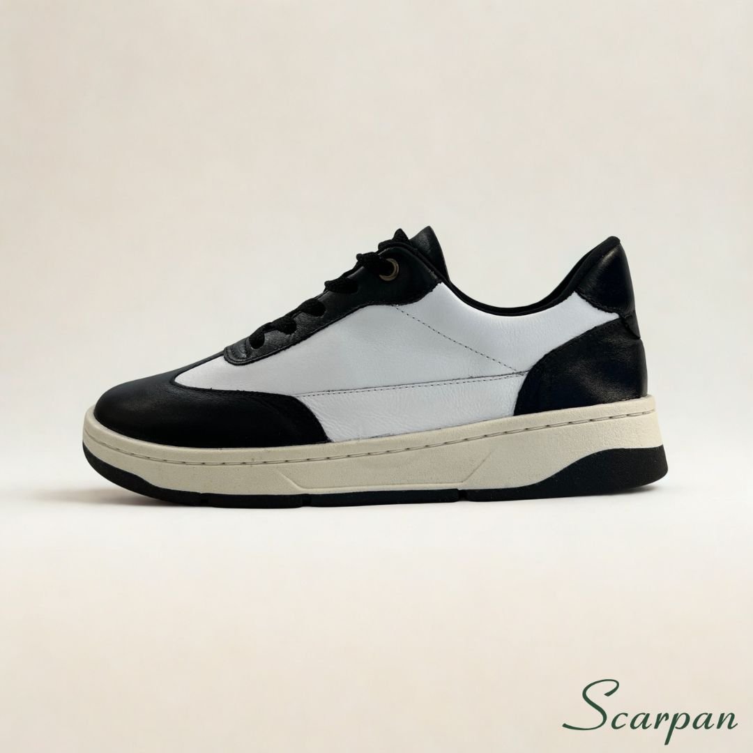 1cc8d4fe062c2deaf4b4d90f58f8f56a.jpg Foto em close de Tênis de Couro Feminino branco com preto Scarpan com solado flatform
