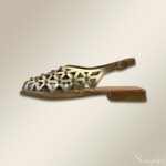 Sandália Fisherman Ouro em Couro Scarpan – Conforto, Estilo e Versatilidade em um Só Modelo A Sandália Fisherman em Couro da Scarpan é uma peça que une elegância, conforto e ao mesmo tempo autentica em cada detalhe Material Cabedal: Couro Sem Forro Gênero: Feminino Altura do Salto: 2,0 cm Palmilha com EVA Solado: TR Emborrachado Peso: 500 g