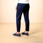 Mocassim Feminino em Couro: Conforto, Estilo e Versatilidade para Cada Passo. Feito em couro legítimo, ele possui solado em TR, salto de 1,5 cm e palmilha com EVA.