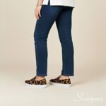 Tênis Slip On em Couro Pelo Onça Caramelo com Preto, Referência: 153.092 Material Cabedal: Couro Material Forro: Têxtil Gênero: Feminino Solado: 2,0 cm