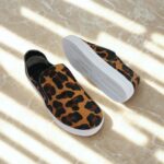 Tênis Slip On em Couro Pelo Onça Caramelo com Preto, Referência: 153.092 Material Cabedal: Couro Material Forro: Têxtil Gênero: Feminino Solado: 2,0 cm