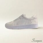 O Tênis Feminino de Couro com Elástico Branco