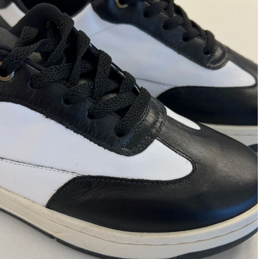 Tênis Feminino em Couro Preto com Branco 153.173 - Site 06