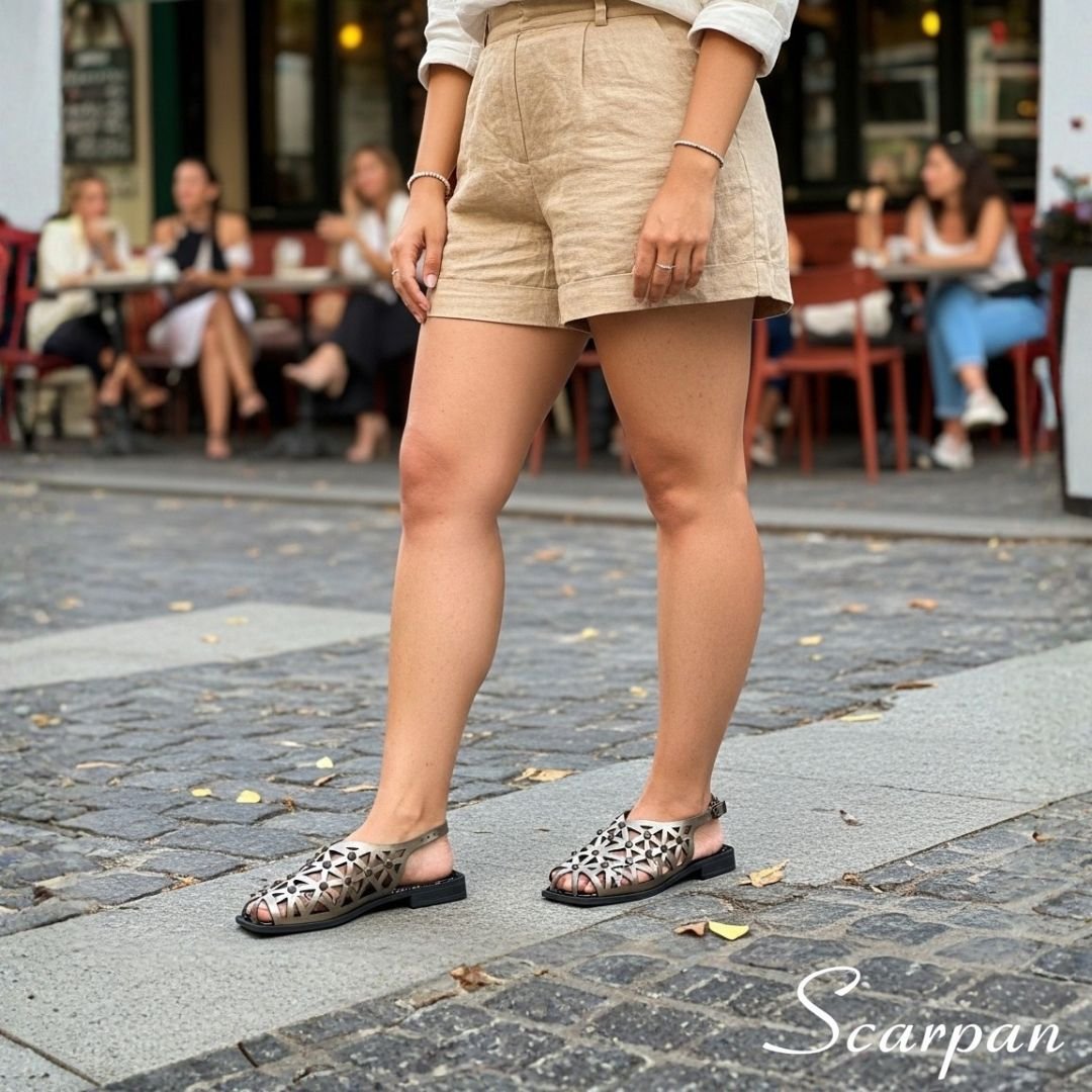 sandália em Couro fisherman Prata Velha - FS1099 Site 06 Sandália Fisherman Onix em Couro Scarpan – Conforto, Estilo e Versatilidade em um Só Modelo A Sandália Fisherman em Couro da Scarpan é uma peça que une elegância, conforto e ao mesmo tempo autentica em cada detalhe Material Cabedal: Couro Sem Forro Gênero: Feminino Altura do Salto: 2,0 cm Palmilha com EVA Solado: TR Emborrachado Peso: 500 g