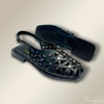 Sandália Fisherman Preta em Couro Scarpan – Conforto, Estilo e Versatilidade em um Só Modelo A Sandália Fisherman em Couro da Scarpan é uma peça que une elegância, conforto e ao mesmo tempo autentica em cada detalhe Material Cabedal: Couro Sem Forro Gênero: Feminino Altura do Salto: 2,0 cm Palmilha com EVA Solado: TR Emborrachado Peso: 500 g