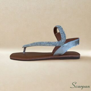 Sandália Rasteira com Tira de Strass e Fechamento em Velcro Prata Scarpan