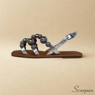 Sandália Rasteira Slide Couro Prata com Apliques Metálicos Ônix e Dourado Scarpan