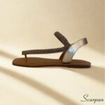 Sandália Rasteira com Tira de Strass e Fechamento em Velcro Ouro Scarpan solado em TR