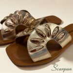 Sandália Rasteira Feminina em Couro legítimo com detalhe em metal