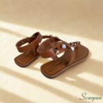 Sandália Rasteira Caramelo em Couro com Pedrarias e Elástico Scarpan