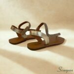 Sandália Rasteira com Tira de Strass e Fechamento em Velcro Ouro Scarpan solado em TR