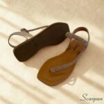 Sandália Rasteira com Tira de Strass e Fechamento em Velcro Ouro Scarpan solado em TR