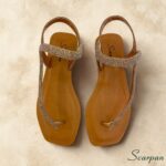 Sandália Rasteira com Tira de Strass e Fechamento em Velcro Ouro Scarpan solado em TR