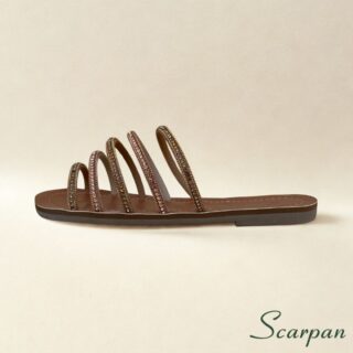 Sandália Rasteira Slide Slip On com Tiras de Pedraria e Strass Ouro e Rosê Scarpan