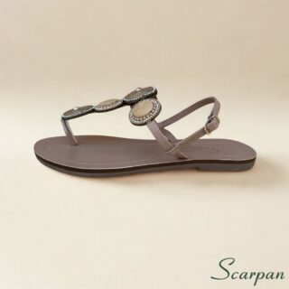 Sandália Rasteira de Dedo Marrom Marfim com Pedrarias e Detalhes Redondos em material natural com Fivela Scarpan