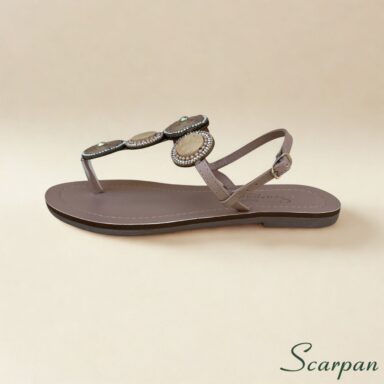 Sandália Rasteira de Dedo Marrom Marfim com Pedrarias e Detalhes Redondos em material natural com Fivela Scarpan