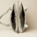 Bolsa feminina de couro legítimo com divisórias modelo Cibeli cor Off-White Scarpan. Visão de cima