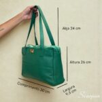 Bolsa feminina de couro legítimo com três divisórias na cor verde modelo Cibeli Scarpan. Medidas.