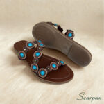 Sandália Rasteira Slide Couro Marrom com Pedras Turquesa, Apliques Dourados e Strass Scarpan
