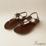 Sandália Rasteira de Dedo Marrom Café com Pedrarias e Detalhes Redondos Fivela Scarpan