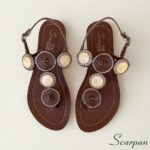 Sandália Rasteira de Dedo Marrom Café com Pedrarias e Detalhes Redondos Fivela Scarpan