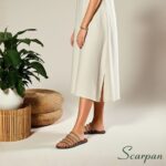 Sandália Rasteira Slide Slip On com Tiras de Pedraria e Strass Ouro e Rosê Scarpan