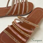 Sandália Rasteira Slide Slip On com Tiras de Pedraria e Strass Ouro e Rosê Scarpan