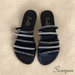 Sandália Rasteira Tiras Múltiplas com Strass Prata e Grafite sobre Base Preta Scarpan