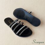 Sandália Rasteira Tiras Múltiplas com Strass Prata e Grafite sobre Base Preta Scarpan