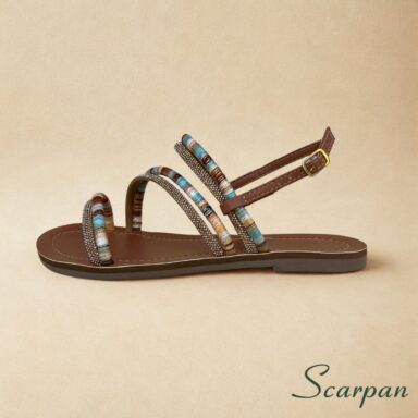 Sandália Rasteira Tiras Cruzadas Coloridas (Azul, Marrom, Branco) em Tecido e Pedras, Couro Caramelo e Fivela Scarpan