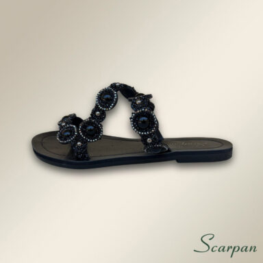 Sandália Rasteira Slide Preta com Tiras Cravejadas em Strass Prata e Grafite e Palmilha Macia Scarpan