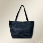 Bolsa shopper feminina em couro legítimo modelo Isabel cor preta parte traseira