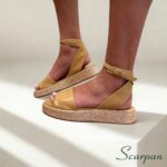 Sandália feminina flatform nude em couro legítimo