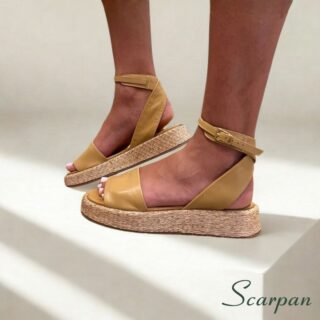 Sandália feminina flatform nude em couro legítimo