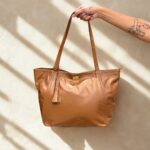 Bolsa Sacola de Couro Feminina Isabel - Caramelo - Imagem 2