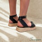 Sandália preta com salto de corda