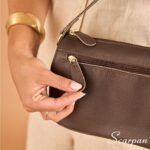 Bolsa Feminina Transversal de Couro Yasmin  - Café - Imagem 3