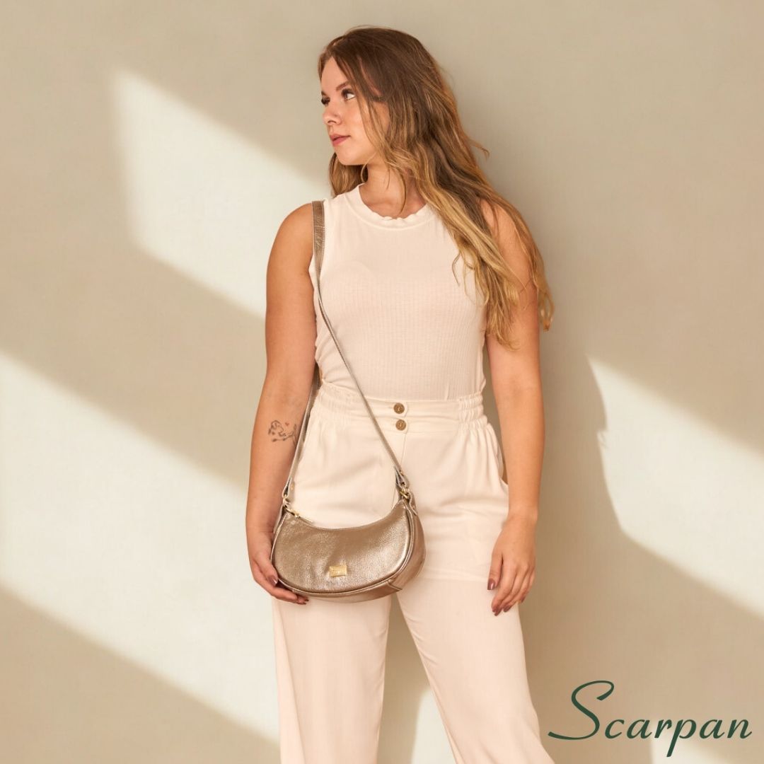 d452eaecadbbc0e15501750bb1a5bc5d.jpg Bolsa Bella feminina em couro legítimo prata velha sofisticado com acabamento premium