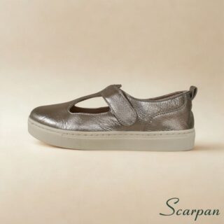 Tênis vazado feminino em couro legítimo Prata velha com velcro